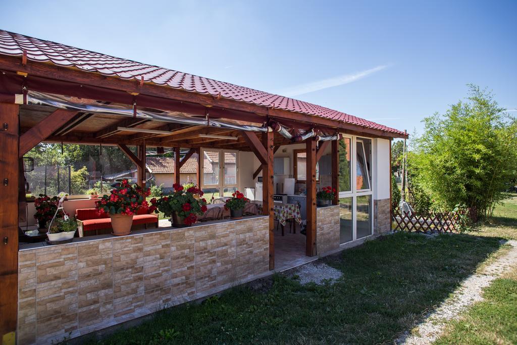Rakoczi Vendeghaz Apartment Poroszlo Exterior photo